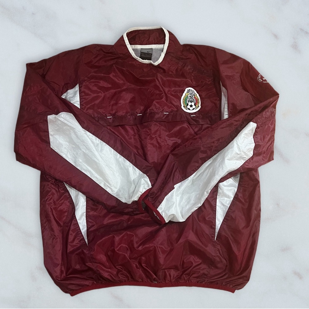 Nike Mexico Vintage Windbreaker Size
Medium men’s